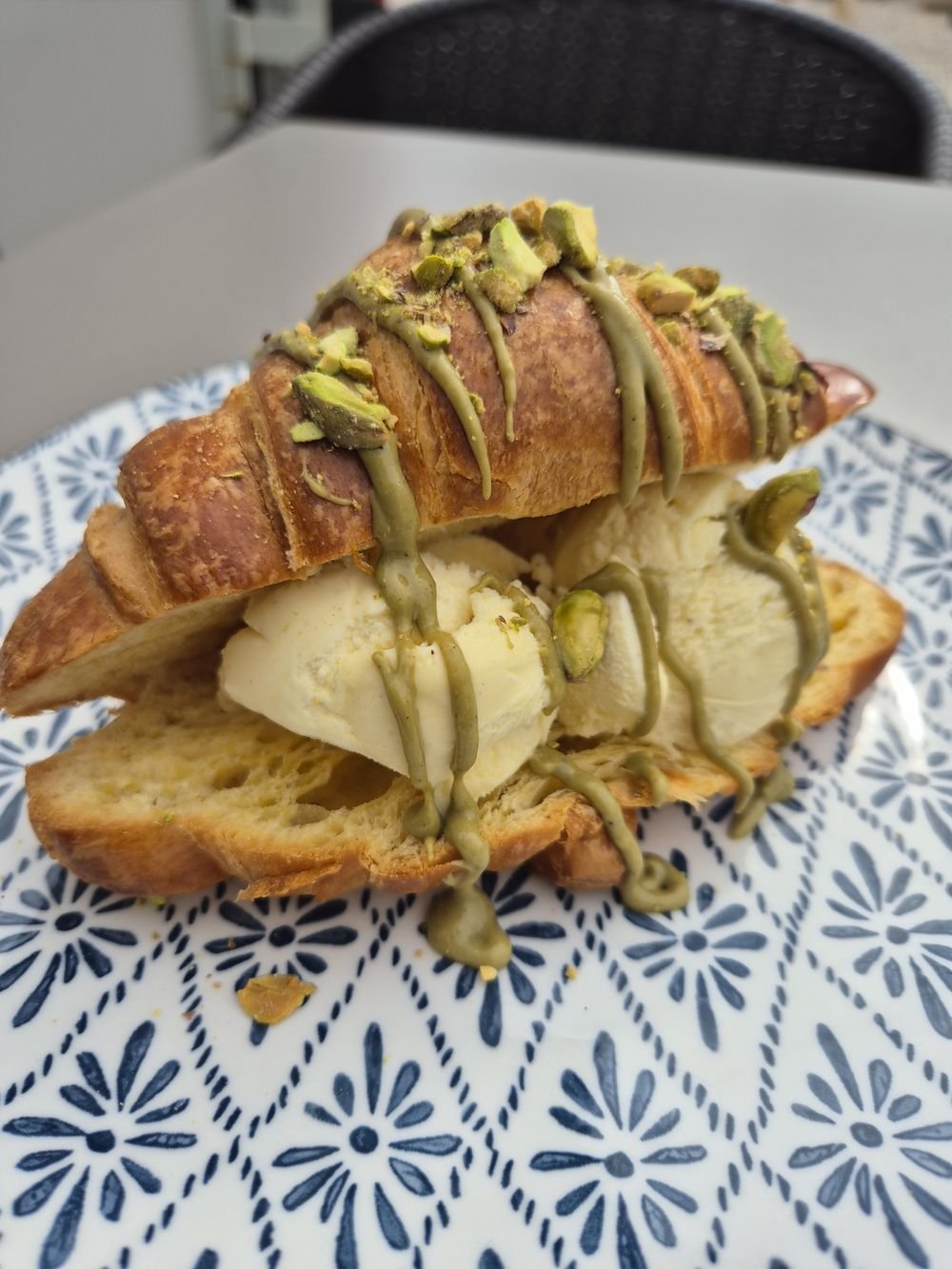 Croissant recheado com gelado de pistácio AMUNÌ